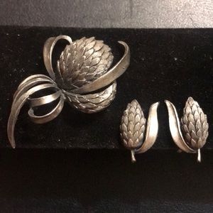 Vintage Pastelli Pewter Floral brooch w/ matching earrings